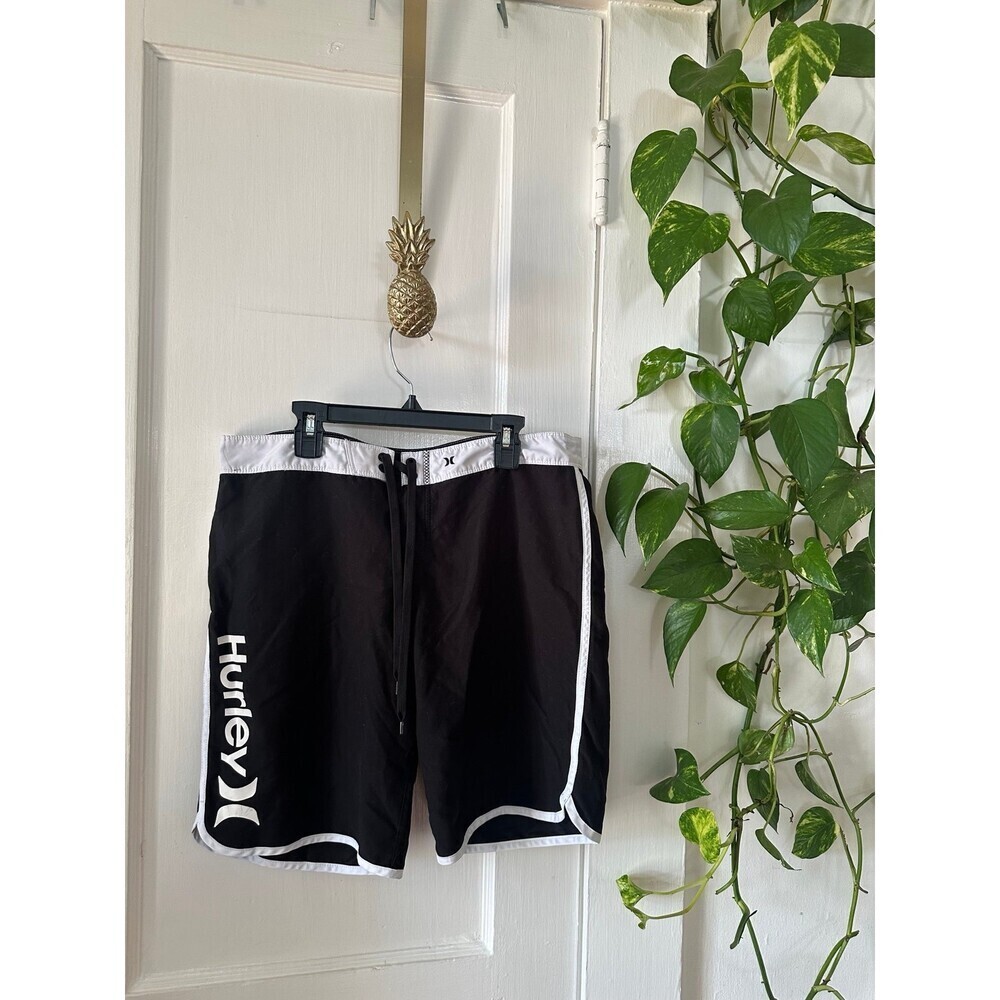 Hurley Men’s size 9 black swim shorts